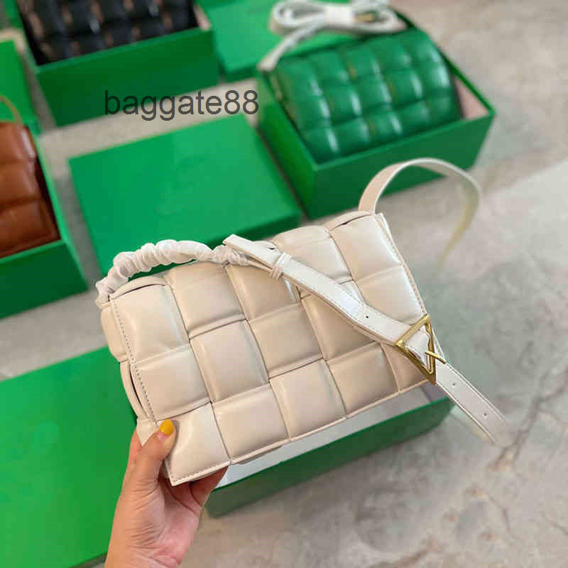 Women Bags Classic Designer Handbags Triangle Bottegas 2022 Decoration Single Shoulder Messenger Tofu Bag Zhao Ruth's Same Cassette Leather Woven Pillow, White
Women Bags Classic Designer Handbags Triangle Bottegas 2022 Decoration Single Shoulder Messenger Tofu Bag Zhao Ruth's Same Cassette Leather Woven Pillow, White