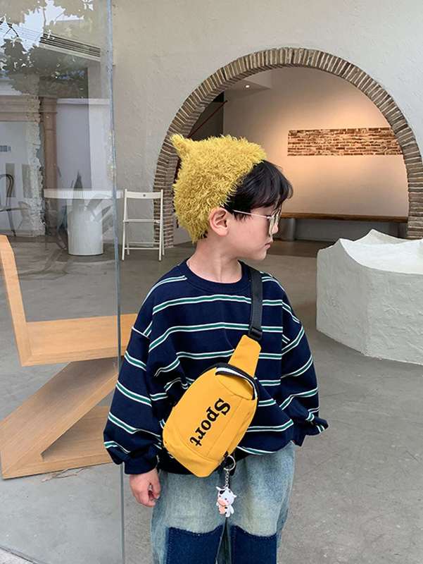 Boys Letter Graphic Sling Bag With Cartoon Bag Charm SHE
