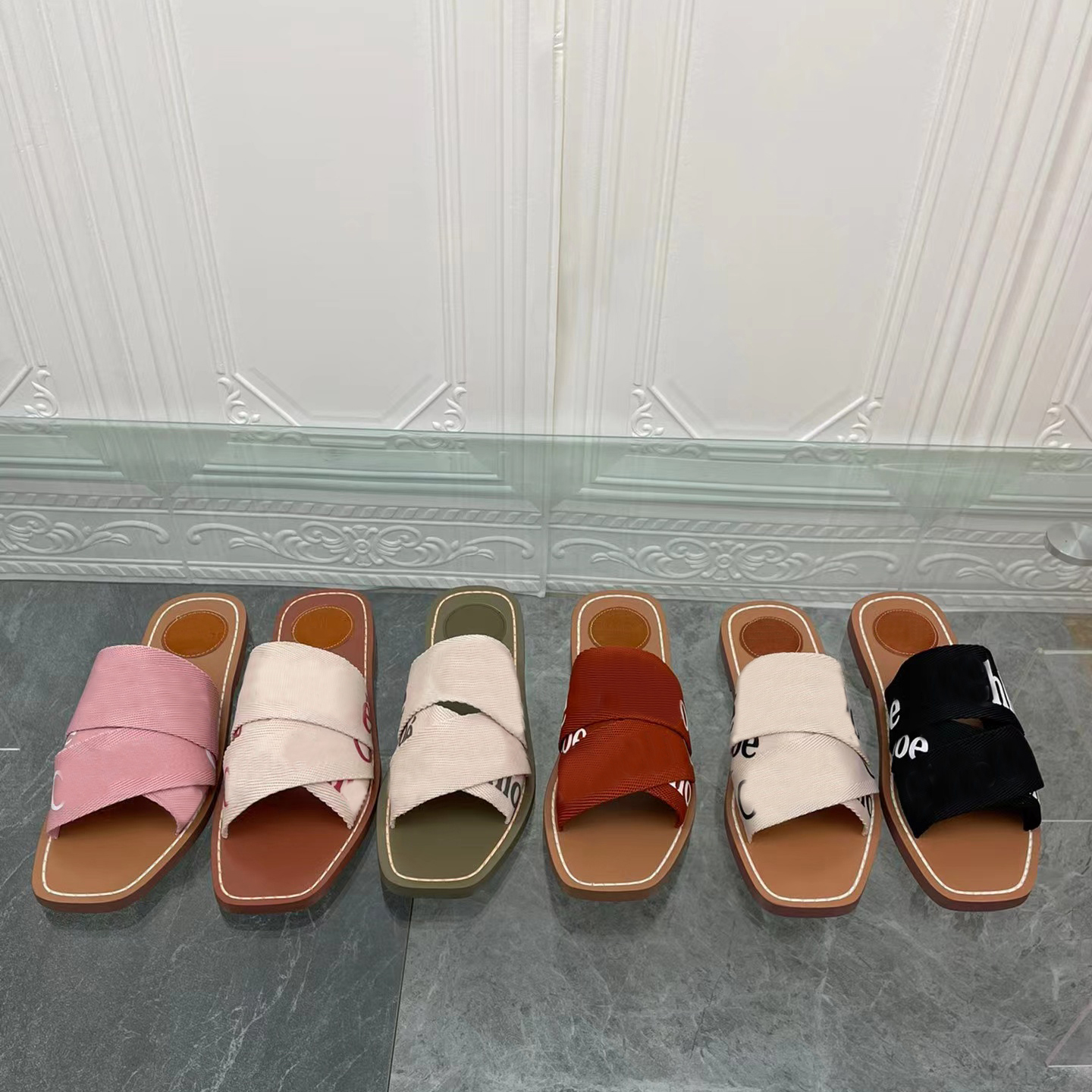 Woody Mules Slippers Designer Slippers Canvas Cross Woven Sandals Fashion Women Sandal Summer Outdoor Peep Toe Casual Slipper Letter Stylist Shoes
Woody Mules Slippers Designer Slippers Canvas Cross Woven Sandals Fashion Women Sandal Summer Outdoor Peep Toe Casual Slipper Letter Stylist Shoes