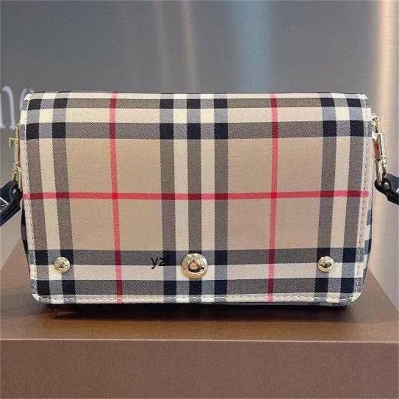 Designer Luxury Burbrerity Bags For Women High Quality Brown Crossbody Handbags Vintage Burbrery Leather Wallet Paris Plaid The Totes Bag Fashion Purses 654U, Sky blue
Designer Luxury Burbrerity Bags For Women High Quality Brown Crossbody Handbags Vintage Burbrery Leather Wallet Paris Plaid The Totes Bag Fashion Purses 654U, Sky blue