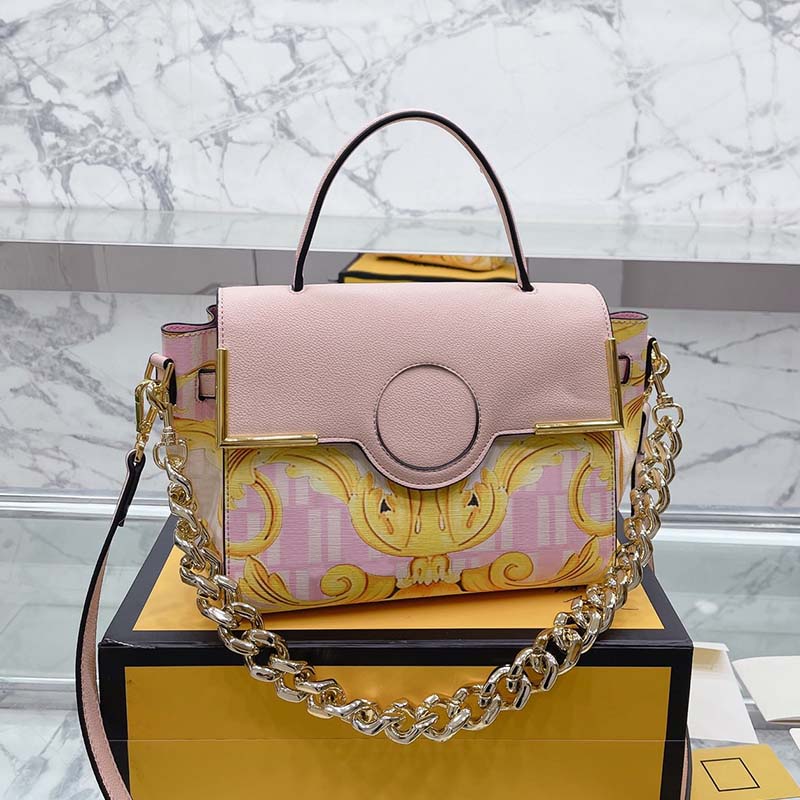 Women Handbag Crossbody Bag Tote Bags Fashion Cowhide Leather Chain Decoration Gold Print Classic Letters Metal Head High Quality Shoulder Flap Purse, Just box
Women Handbag Crossbody Bag Tote Bags Fashion Cowhide Leather Chain Decoration Gold Print Classic Letters Metal Head High Quality Shoulder Flap Purse, Just box