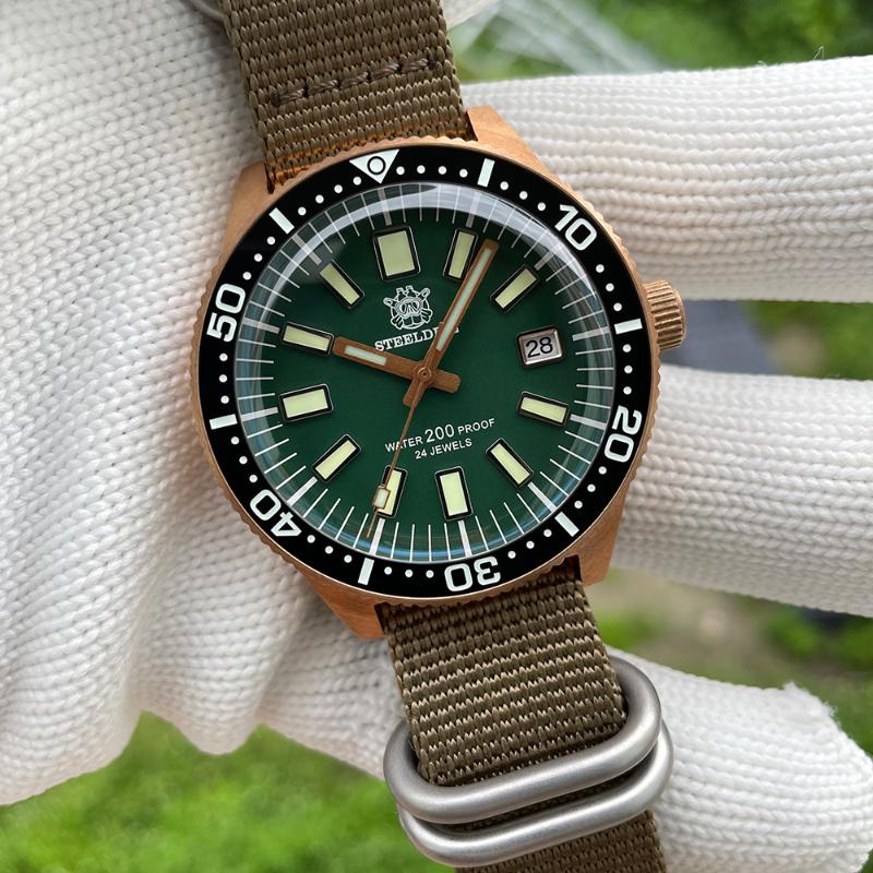 Wristwatches Bronze Dive Watch STEELDIVE Official SD1962S NH35 Movement 200M Waterproof Retro Mechanical Wristwatch For Men Swiss LuminousWr, 62s-gr-kn qtq
Wristwatches Bronze Dive Watch STEELDIVE Official SD1962S NH35 Movement 200M Waterproof Retro Mechanical Wristwatch For Men Swiss LuminousWr, 62s-gr-kn qtq