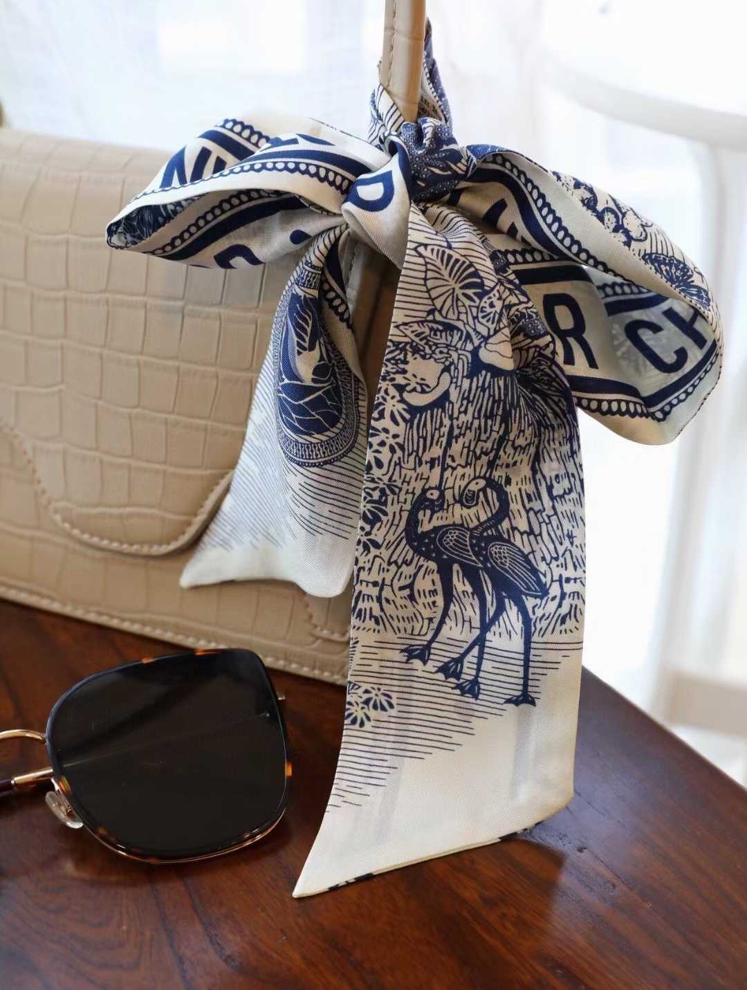 2021 Designer Silk Scarf Mitzah 100% Natural Bandeau Design Headband Luxury Brands Women SilkScraves Muffler Hair
2021 Designer Silk Scarf Mitzah 100% Natural Bandeau Design Headband Luxury Brands Women SilkScraves Muffler Hair