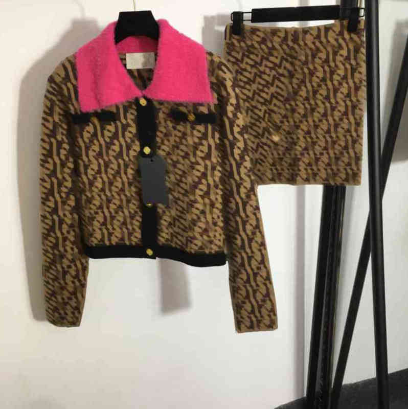 Luxury Womens Two Pieces Pants F Jacquard Lettering Colorblock Lapel Cardigan Jacket And Split Skirt Knit 2 Piece Sets Designer Tracksuits Women Clothing 0912, Extra shipping
Luxury Womens Two Pieces Pants F Jacquard Lettering Colorblock Lapel Cardigan Jacket And Split Skirt Knit 2 Piece Sets Designer Tracksuits Women Clothing 0912, Extra shipping