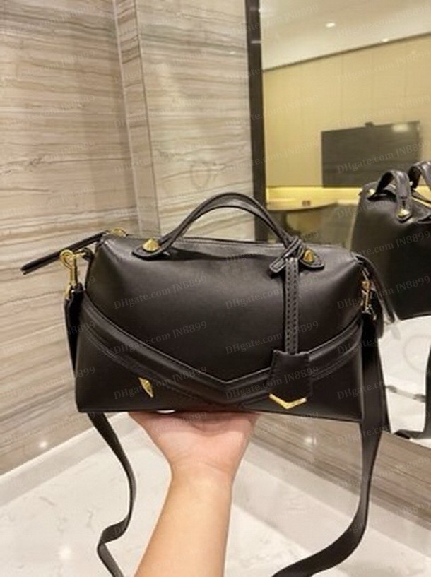 Classic Handbag Designers Bags Cross body Genuine Leather High Quality Women Fashion Messenger Shoulder Bags Purses JN8899, Black
Classic Handbag Designers Bags Cross body Genuine Leather High Quality Women Fashion Messenger Shoulder Bags Purses JN8899, Black