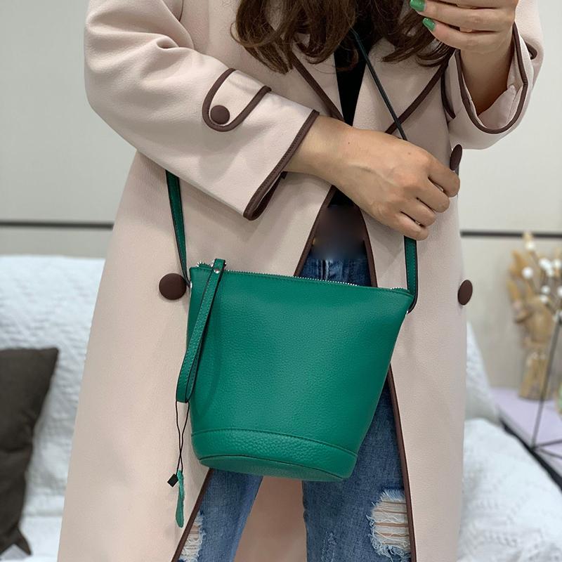 Evening Bags Style Bucket Bag Cowhide Weomen Leather Handbag Soft Shoulder GN-SB-tnstrp
Evening Bags Style Bucket Bag Cowhide Weomen Leather Handbag Soft Shoulder GN-SB-tnstrp