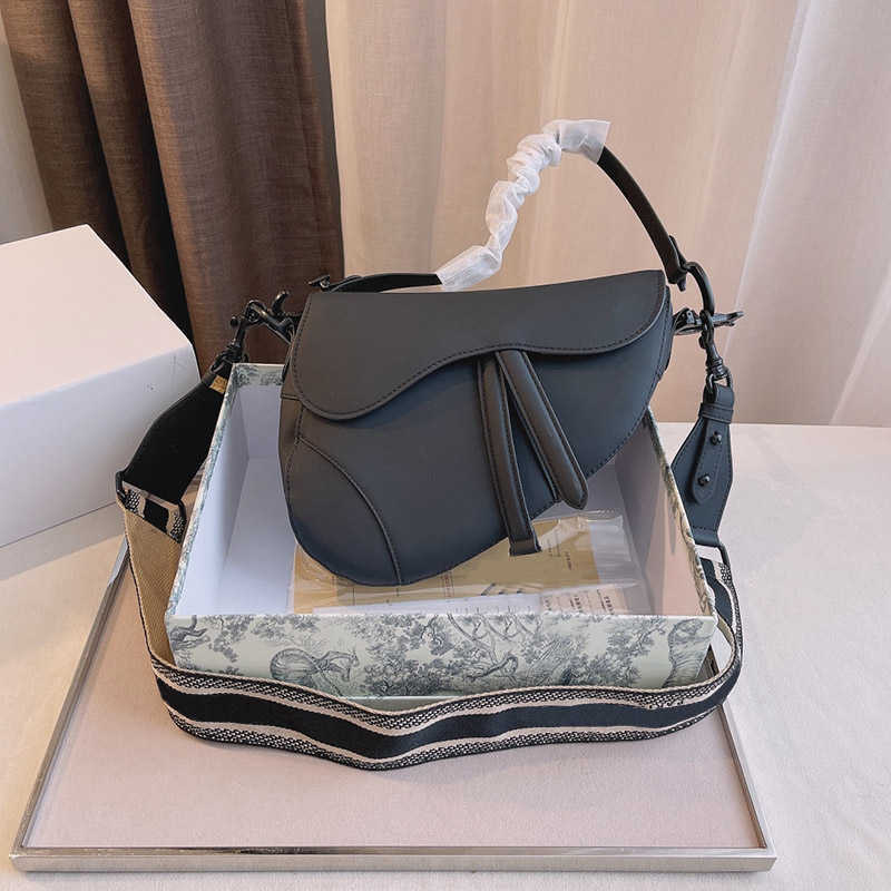 7A Luxurious Woman Leather Saddles Bag Black Pink Crossbody Bag Dupes Designer Blue Jacquard Canvas Handbag Sac Luxe Femme Shoulder Bags, A invoice
7A Luxurious Woman Leather Saddles Bag Black Pink Crossbody Bag Dupes Designer Blue Jacquard Canvas Handbag Sac Luxe Femme Shoulder Bags, A invoice