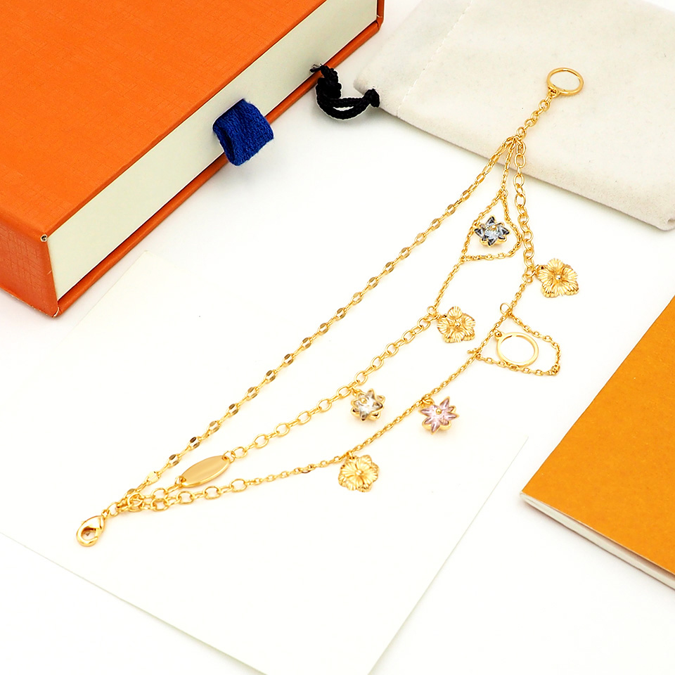 Charm Bangle Bracelets Classic Diamond Bracelet Fashion Four Flower for Woman 18K Gold Plated bangle Accessories With Jewelry Pouches Pochette Bijoux Wholesale
Charm Bangle Bracelets Classic Diamond Bracelet Fashion Four Flower for Woman 18K Gold Plated bangle Accessories With Jewelry Pouches Pochette Bijoux Wholesale