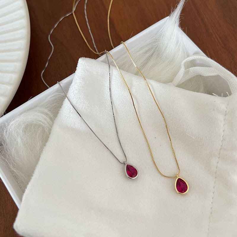 Red Corundum Water Drop Necklace Women's s 925 Sterling Silver Clavicle Chain Simple Ins Net Red Same
Red Corundum Water Drop Necklace Women's s 925 Sterling Silver Clavicle Chain Simple Ins Net Red Same