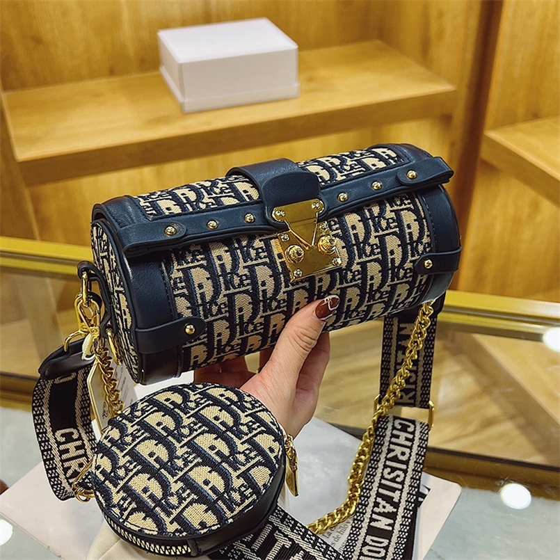 Factory promotion This year's French bag is popular. Women's 2022 new net red fashion messenger cylinder Boston Bag Mini, Sky blue
Factory promotion This year's French bag is popular. Women's 2022 new net red fashion messenger cylinder Boston Bag Mini, Sky blue