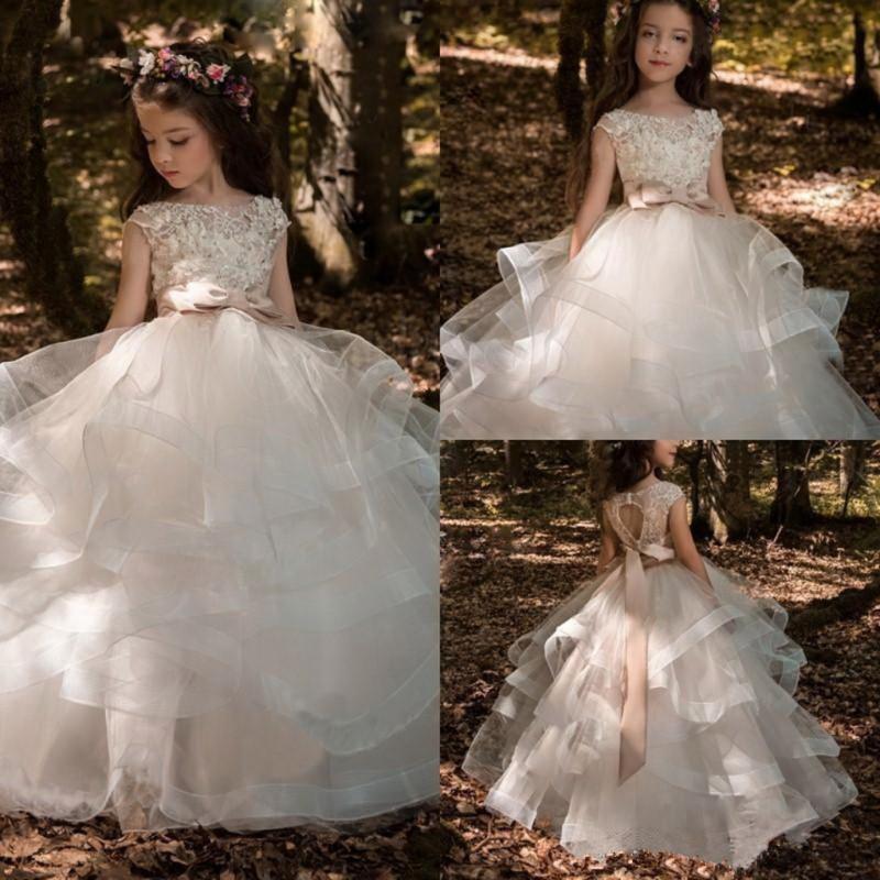 Girl's Dresses Elegant Champagne Flower Girl Lace Appliqué Sleeveless Cascading Kids Pageant Gown For Weddings First Communion, White
Girl's Dresses Elegant Champagne Flower Girl Lace Appliqué Sleeveless Cascading Kids Pageant Gown For Weddings First Communion, White