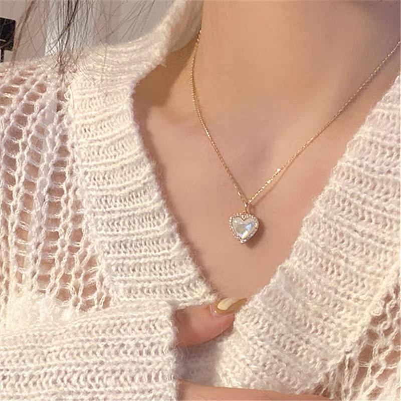 Pendant Necklaces Trend Love Heart Shell Necklace For Women Mnimalist Clavicle Chain Choker Wedding Party Aesthetic JewelryPendant
Pendant Necklaces Trend Love Heart Shell Necklace For Women Mnimalist Clavicle Chain Choker Wedding Party Aesthetic JewelryPendant