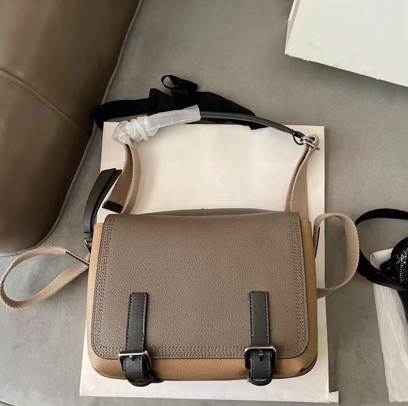 High Quality Messenger Bags Men Women Solid Color Handbags Designers Soft Cattlehide Unisex Totes Single-Shoulder Bag Luxury Cross Body Wallet, Black
High Quality Messenger Bags Men Women Solid Color Handbags Designers Soft Cattlehide Unisex Totes Single-Shoulder Bag Luxury Cross Body Wallet, Black