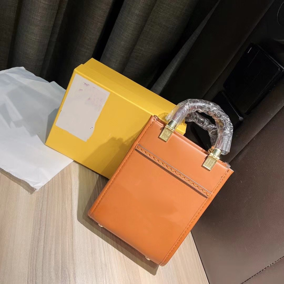 Crossbody 18CM Mini fashion brown white bags women handbags shopping fashional bag sunshine Shoulder Shopper totes with box, Random wallet
Crossbody 18CM Mini fashion brown white bags women handbags shopping fashional bag sunshine Shoulder Shopper totes with box, Random wallet