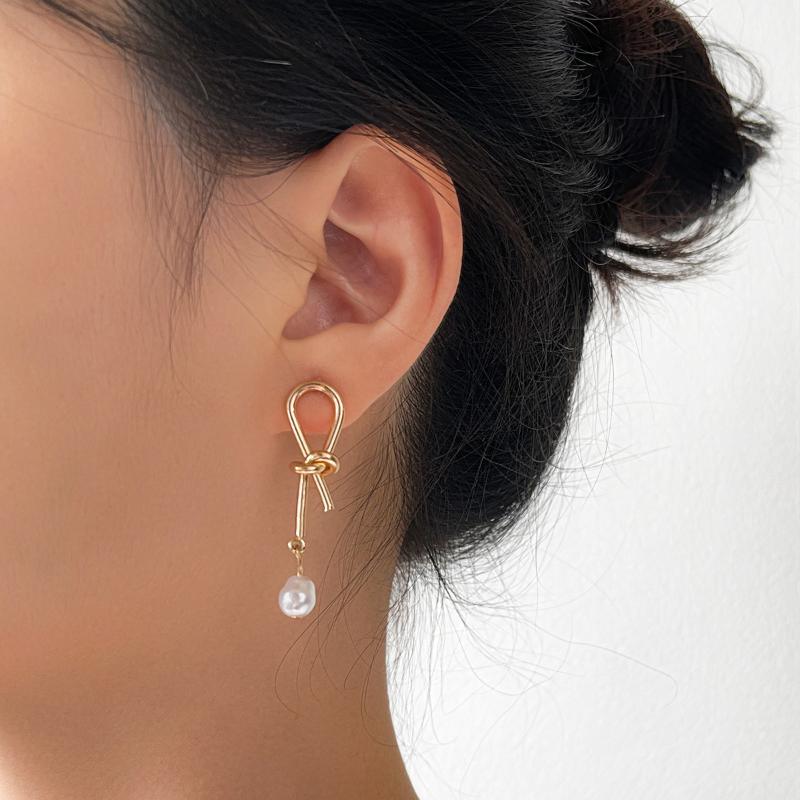 Clip-on & Screw Back Simple Bow Tie Artificial Pearl Pendant Earrings Fashionable Retro Female Jewelry Grace Temperament 2022Clip-on
Clip-on & Screw Back Simple Bow Tie Artificial Pearl Pendant Earrings Fashionable Retro Female Jewelry Grace Temperament 2022Clip-on