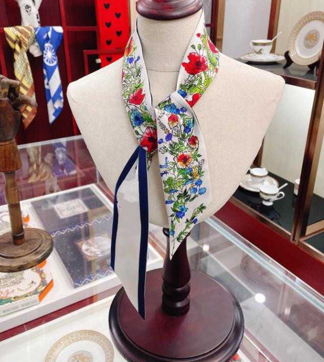 2022 Spring 100 Silk Scarf For handbags Designer women bags Satin letter flower Floral scraves Ring Necks Wraps Top grade headban
2022 Spring 100 Silk Scarf For handbags Designer women bags Satin letter flower Floral scraves Ring Necks Wraps Top grade headban