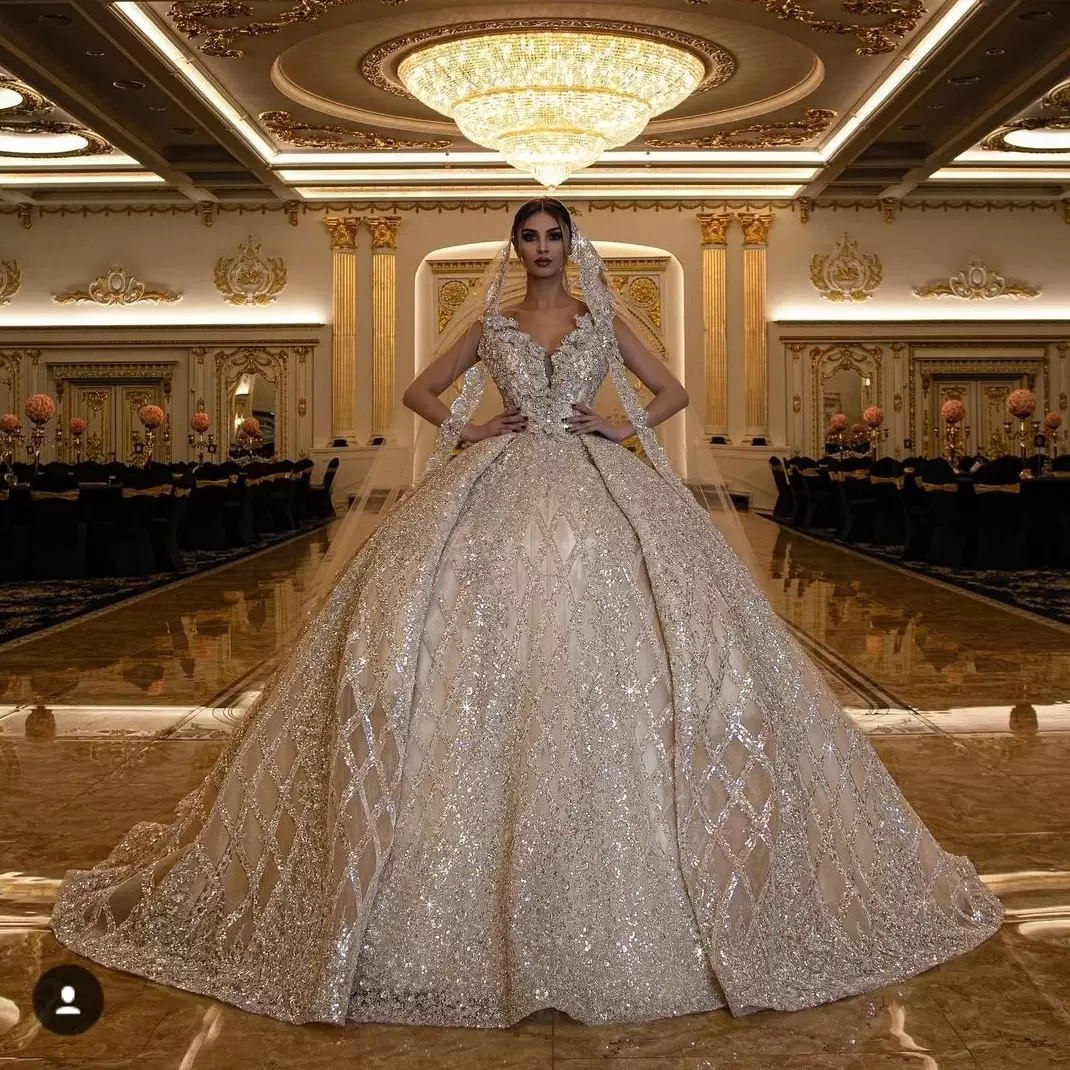 2022 Luxury Sparkly Gold Sequined V neck Wedding Dresses Bridal Gowns Arabic Dubai Sleeveless Pleats Vintage Cathedral Train Bride Gown Custom Made BC14073, White
2022 Luxury Sparkly Gold Sequined V neck Wedding Dresses Bridal Gowns Arabic Dubai Sleeveless Pleats Vintage Cathedral Train Bride Gown Custom Made BC14073, White