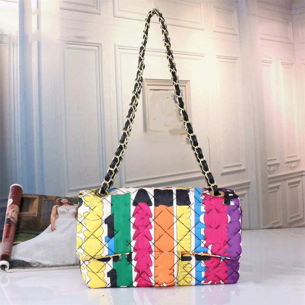 T13 Luxury Women's Mini Flip Shoulder Bag Multicolor Butterfly Print Contrast Classic Handbag Gold Metal Handheld Designer Cross Bag Women sacoche LY, Extra freight
T13 Luxury Women's Mini Flip Shoulder Bag Multicolor Butterfly Print Contrast Classic Handbag Gold Metal Handheld Designer Cross Bag Women sacoche LY, Extra freight