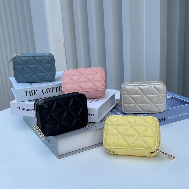 Wallets Layer Cowhide Ladies Mouth Red Envelope 2022 Fashion Portable Storage Bag HD Mirror Leather Makeup Lipstick BagWallets, Black
Wallets Layer Cowhide Ladies Mouth Red Envelope 2022 Fashion Portable Storage Bag HD Mirror Leather Makeup Lipstick BagWallets, Black