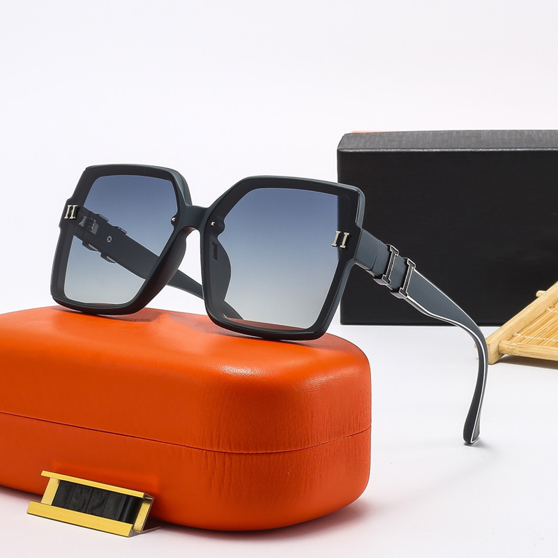 New Classic Designer Sunglasses Fashion Trend Sun Glasses Anti-Glare Uv400 Casual Eyeglasses For Women men with original box
New Classic Designer Sunglasses Fashion Trend Sun Glasses Anti-Glare Uv400 Casual Eyeglasses For Women men with original box