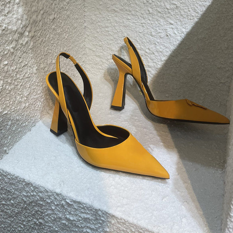 Dress Shoes Designer Medusa Stiletto heel Sandal patent leater rhinestone Buckle slingbacks 10cm heels Sandals Pointed toes, Black
Dress Shoes Designer Medusa Stiletto heel Sandal patent leater rhinestone Buckle slingbacks 10cm heels Sandals Pointed toes, Black