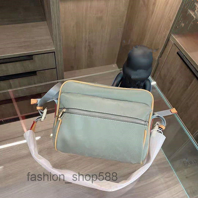 Unisex style Camera Bag Laser messenger bags High Quality Shoulder Bags travel outdoor zipper
Unisex style Camera Bag Laser messenger bags High Quality Shoulder Bags travel outdoor zipper