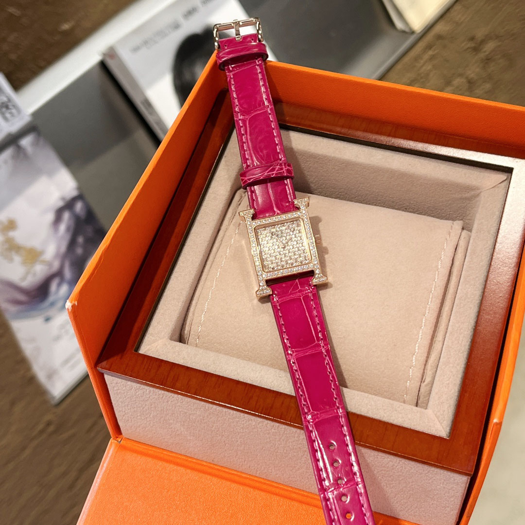 Wristwatches Ladies' Designer Watch Alligator Leather Set Diamond Gypsophila Dial Quartz Movement Watches
Wristwatches Ladies' Designer Watch Alligator Leather Set Diamond Gypsophila Dial Quartz Movement Watches