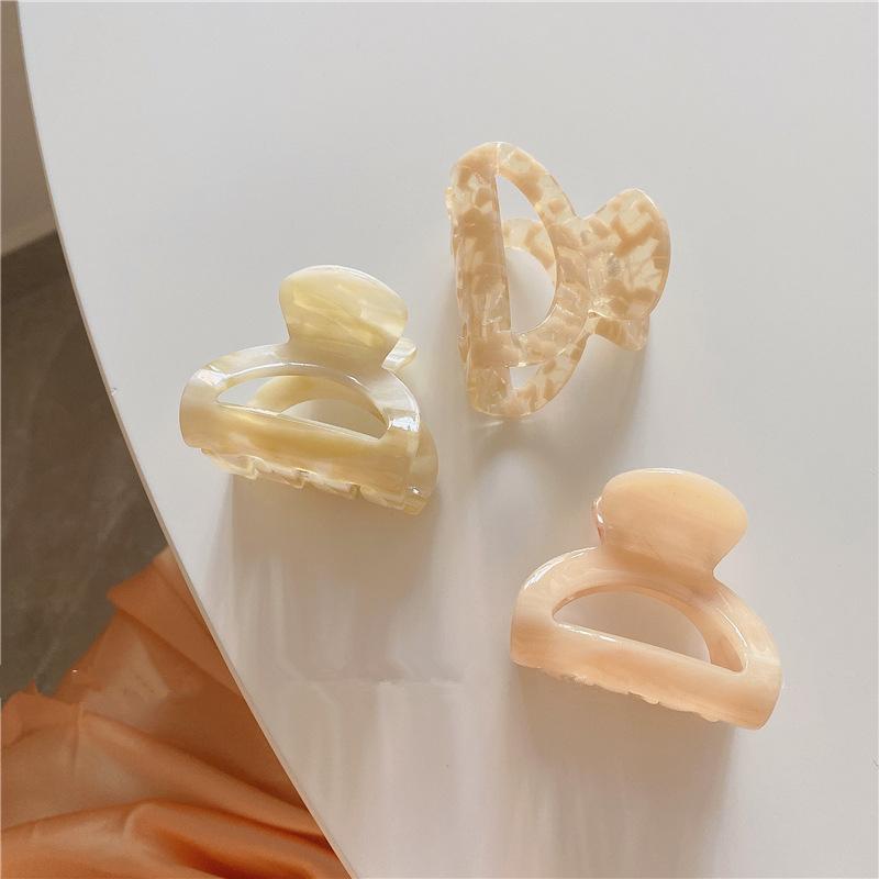 Hair Clips & Barrettes Retro Beige Acrylic Geometric Semicircle Hollow Claw Smooth Reflective Irregular Small Head Clip For Women GiftsHair
Hair Clips & Barrettes Retro Beige Acrylic Geometric Semicircle Hollow Claw Smooth Reflective Irregular Small Head Clip For Women GiftsHair