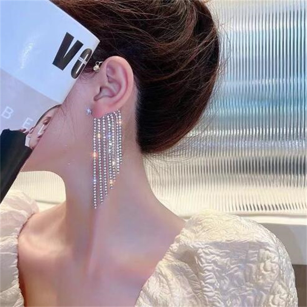 Shining Zircon Rhinestone Long Tassel Ear Clip Ear Cuff Exquisite Vintage Clip Earrings Fashion Wedding Party Jewelry GC1004
Shining Zircon Rhinestone Long Tassel Ear Clip Ear Cuff Exquisite Vintage Clip Earrings Fashion Wedding Party Jewelry GC1004