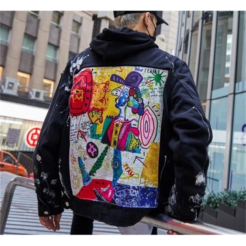 New Men Streetwear Graffiti Appliques printed Jeans Jacket Hipster Holes Loose Hip Hop motorcycle Cotton black Denim Jackets T200502
New Men Streetwear Graffiti Appliques printed Jeans Jacket Hipster Holes Loose Hip Hop motorcycle Cotton black Denim Jackets T200502