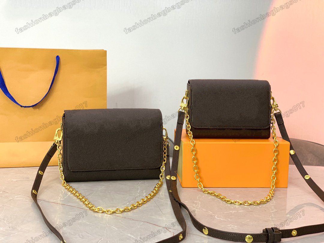 Twist MM PM Chain Bag Winter Ice Envelope Messenger Handbag Monograms Canvas with Turn Lock Leather Strap Designers Luxury Cross Body Brown Monograms/Black/Sliver
Twist MM PM Chain Bag Winter Ice Envelope Messenger Handbag Monograms Canvas with Turn Lock Leather Strap Designers Luxury Cross Body Brown Monograms/Black/Sliver