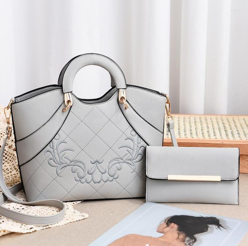 Evening Bags Fashion Embroidered Women'S Bag 2022 2/Piece Stes Composite Totes Crossbody Lady Handbag Shoulder BagEvening EveningEvening, Photo color2
Evening Bags Fashion Embroidered Women'S Bag 2022 2/Piece Stes Composite Totes Crossbody Lady Handbag Shoulder BagEvening EveningEvening, Photo color2