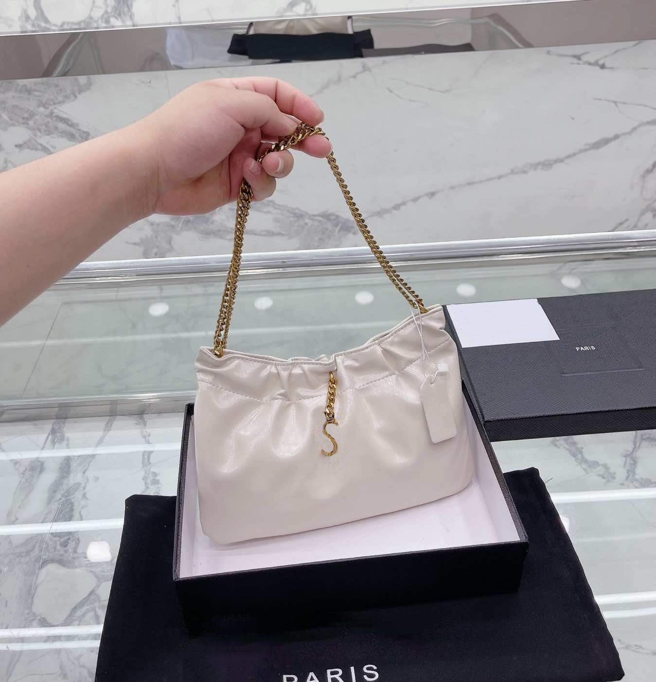 2023 Women cross body Mini designer chain underarm Bags Fashion Shoulder Bag classic letter pattern Handbag 7A texture lady Purse, Black-gold
2023 Women cross body Mini designer chain underarm Bags Fashion Shoulder Bag classic letter pattern Handbag 7A texture lady Purse, Black-gold