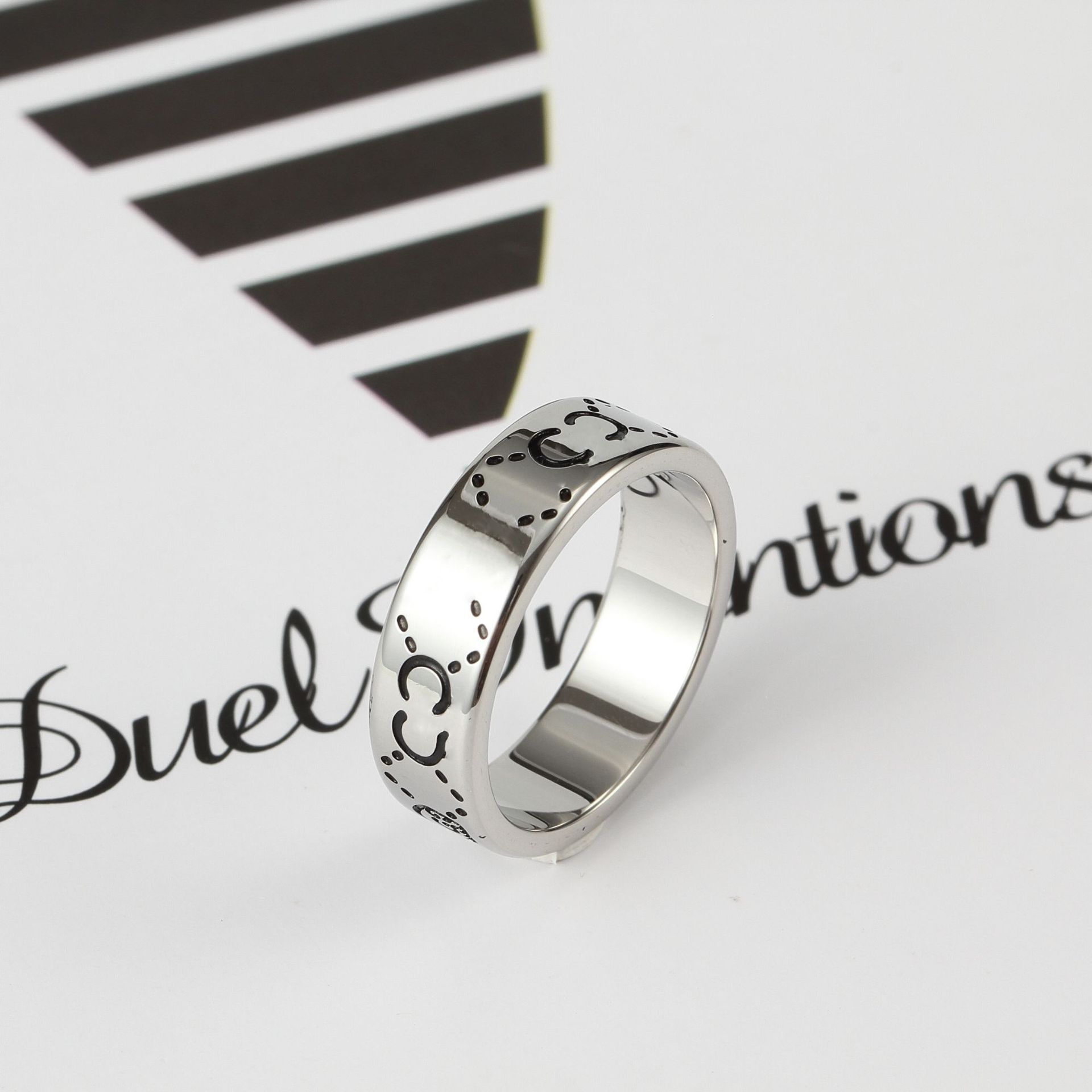 Fashion designer ring gold letter band rings bague for woman lady Party wedding lovers gift engagement jewelry Mix styles
Fashion designer ring gold letter band rings bague for woman lady Party wedding lovers gift engagement jewelry Mix styles
