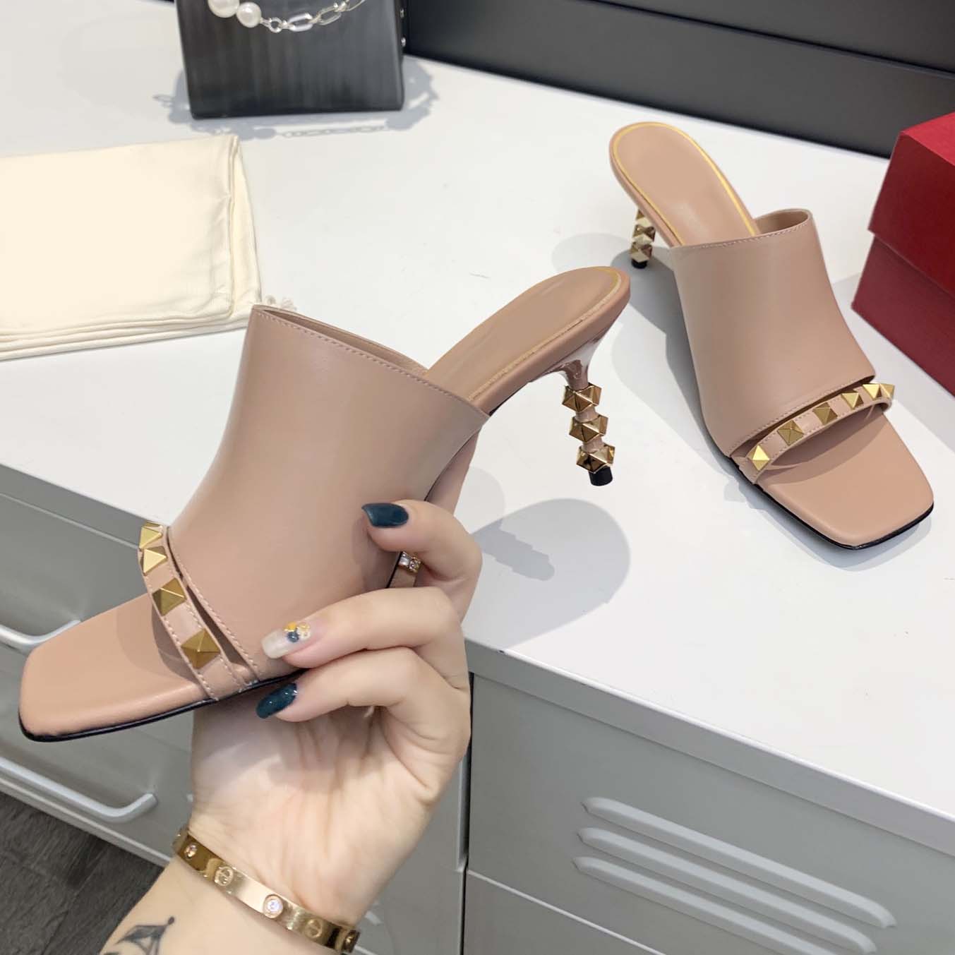 2022 Top Quality Luxury Designers Slippers Summer High Heeled Sandals Real Leather Design Heel Height 7 cm 3 Colors Women Shoes