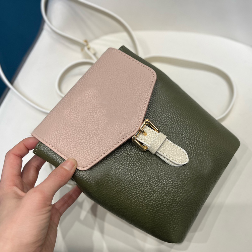 Fashion Designers Mini Backpack Purse for Girls Teens Women Purses Luxury Leather Backpacks Shoulder Bag wallet handbags 13*18cm, Green
Fashion Designers Mini Backpack Purse for Girls Teens Women Purses Luxury Leather Backpacks Shoulder Bag wallet handbags 13*18cm, Green