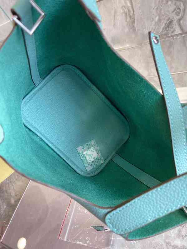 Evening Bag Shoulder s Luxury Brand Designer Fashion Simple Bucket Women's High Quality Real Leather Mobile Phone Handbags 1216, Blue
Evening Bag Shoulder s Luxury Brand Designer Fashion Simple Bucket Women's High Quality Real Leather Mobile Phone Handbags 1216, Blue