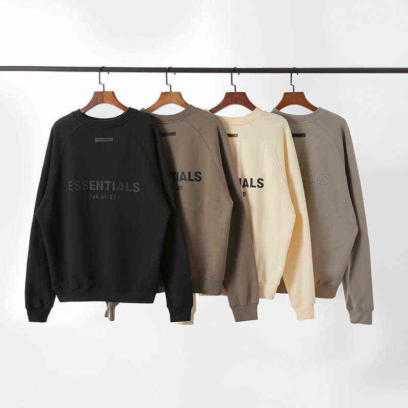 Correct Version of Fear God Fog Essentials Double Line Trend High Street Letter Round Neck Plush Sweater 
Correct Version of Fear God Fog Essentials Double Line Trend High Street Letter Round Neck Plush Sweater