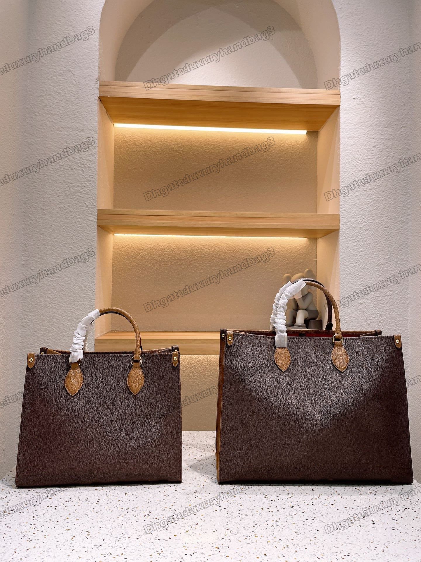 OnTheGo MM GM Business Shopping Bag Giant Monograms Reverse Two Bags In One Luxurys Designers Bags On The Go, Color 1#
OnTheGo MM GM Business Shopping Bag Giant Monograms Reverse Two Bags In One Luxurys Designers Bags On The Go, Color 1#