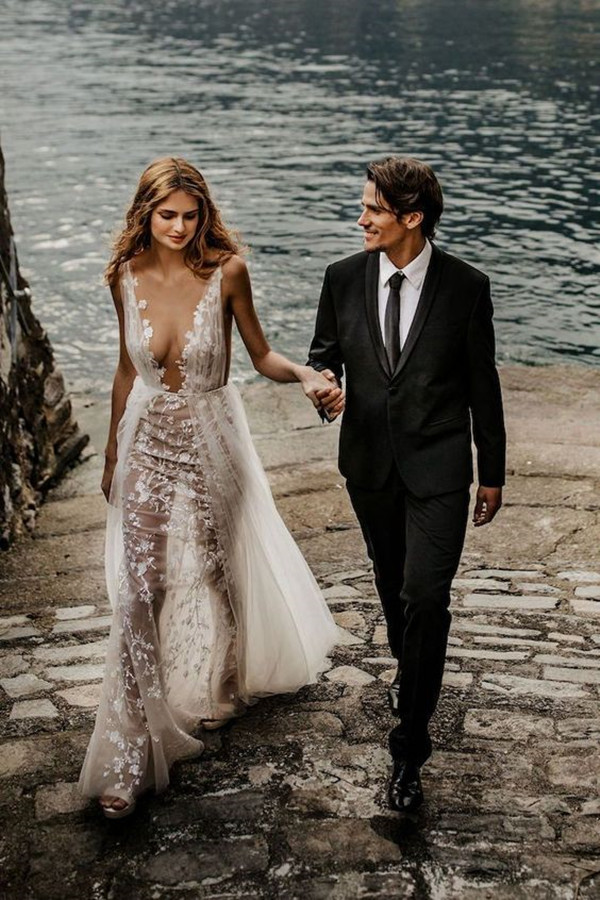 2022 Berta Beach Wedding Dresses Sexy Deep V-neck Lace Floral Bohemian Country Full length Bridal Gowns vestido noiva vintage