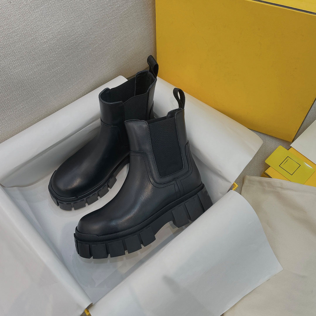 2022 FORCE boots Black leather Designer luxury Chelsea boot women rubber Martin motorcycle short booties, Box
2022 FORCE boots Black leather Designer luxury Chelsea boot women rubber Martin motorcycle short booties, Box