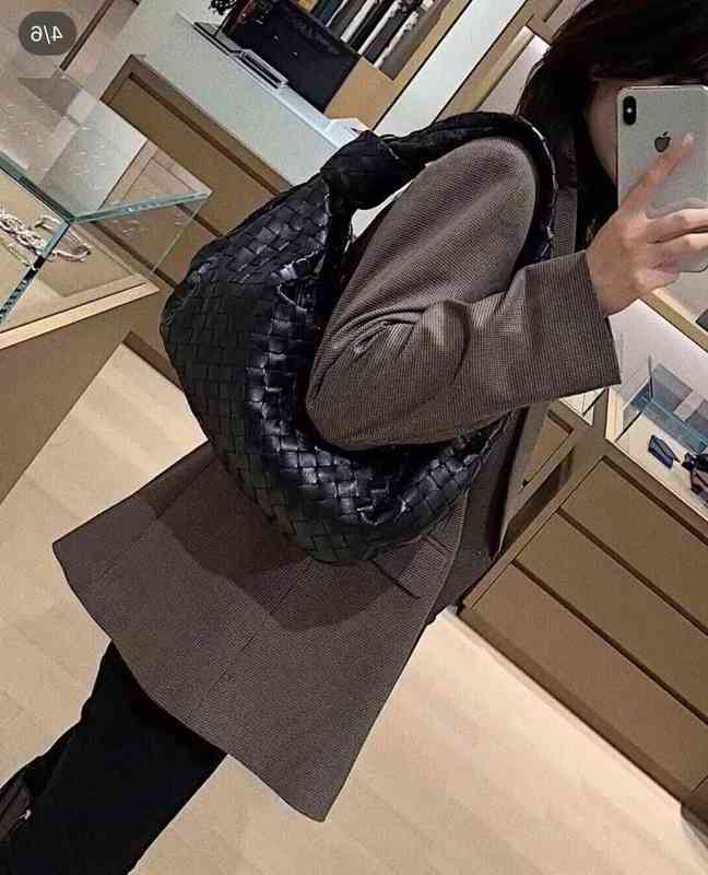 Designer Handbags Bottegav Venetas Handbag Large Jodie Sheepskin Woven Monk Bag Knotted Armpit Women's Hobo Portable Single Shoulder Round, Nai cha se
Designer Handbags Bottegav Venetas Handbag Large Jodie Sheepskin Woven Monk Bag Knotted Armpit Women's Hobo Portable Single Shoulder Round, Nai cha se