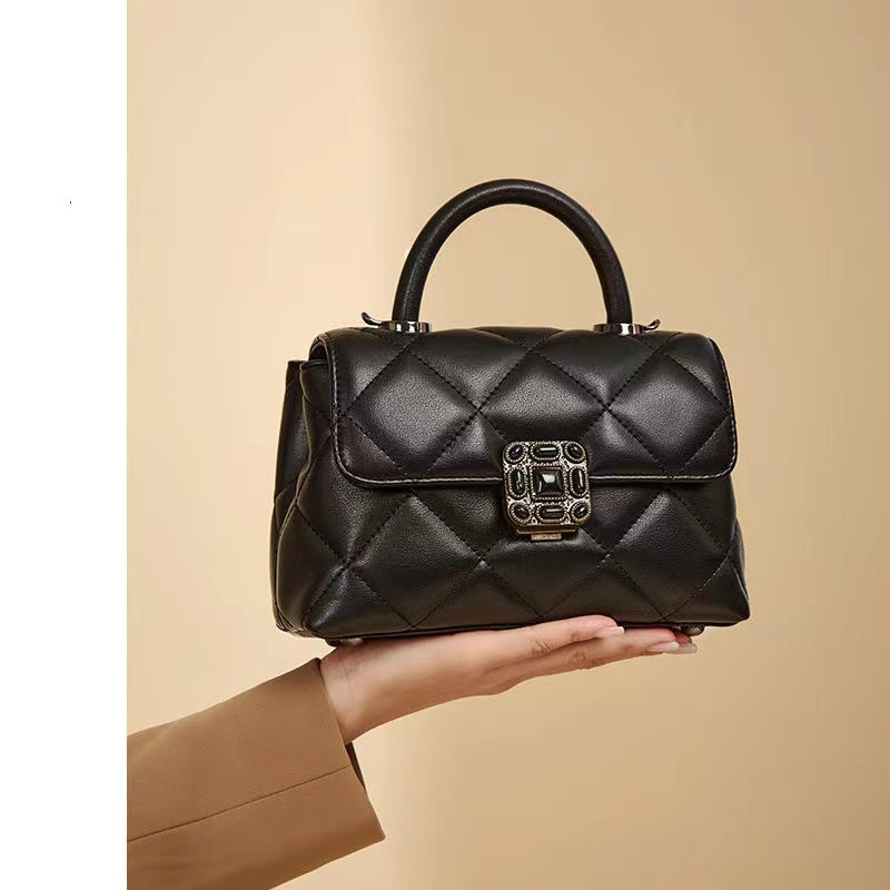 2022 new women's designer leather hand-held diamond bag large-capacity chain messenger bag all-match ins shoulder, Make up the price difference
2022 new women's designer leather hand-held diamond bag large-capacity chain messenger bag all-match ins shoulder, Make up the price difference