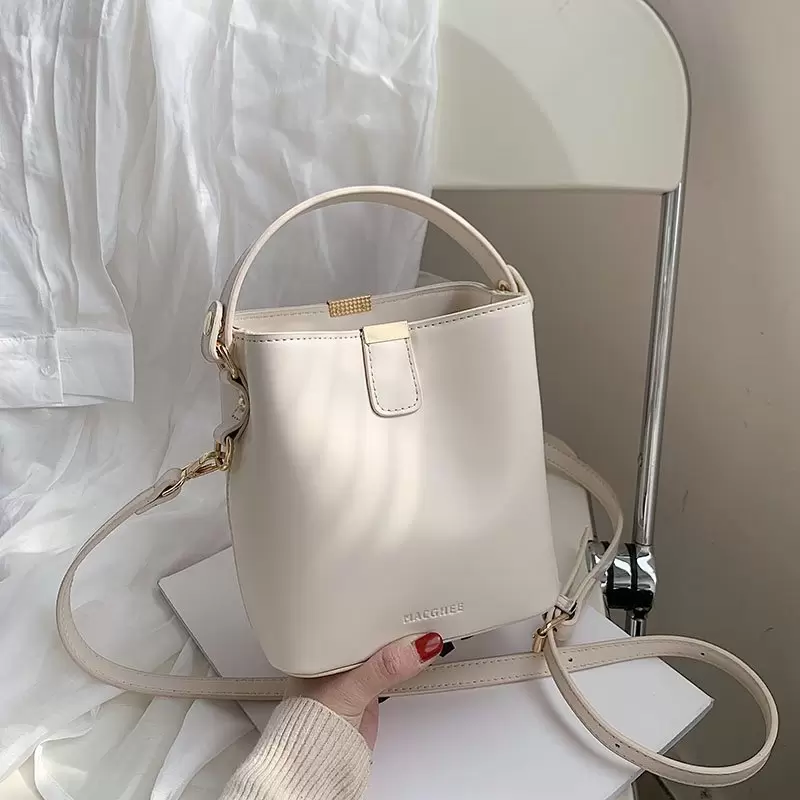 Crossbody Bags for Women Leather Messenger Bags Female Solid Color Shoulder Bag Sac A Main Vintage Bucket Handbags Women Bolsa, Lavender
Crossbody Bags for Women Leather Messenger Bags Female Solid Color Shoulder Bag Sac A Main Vintage Bucket Handbags Women Bolsa, Lavender