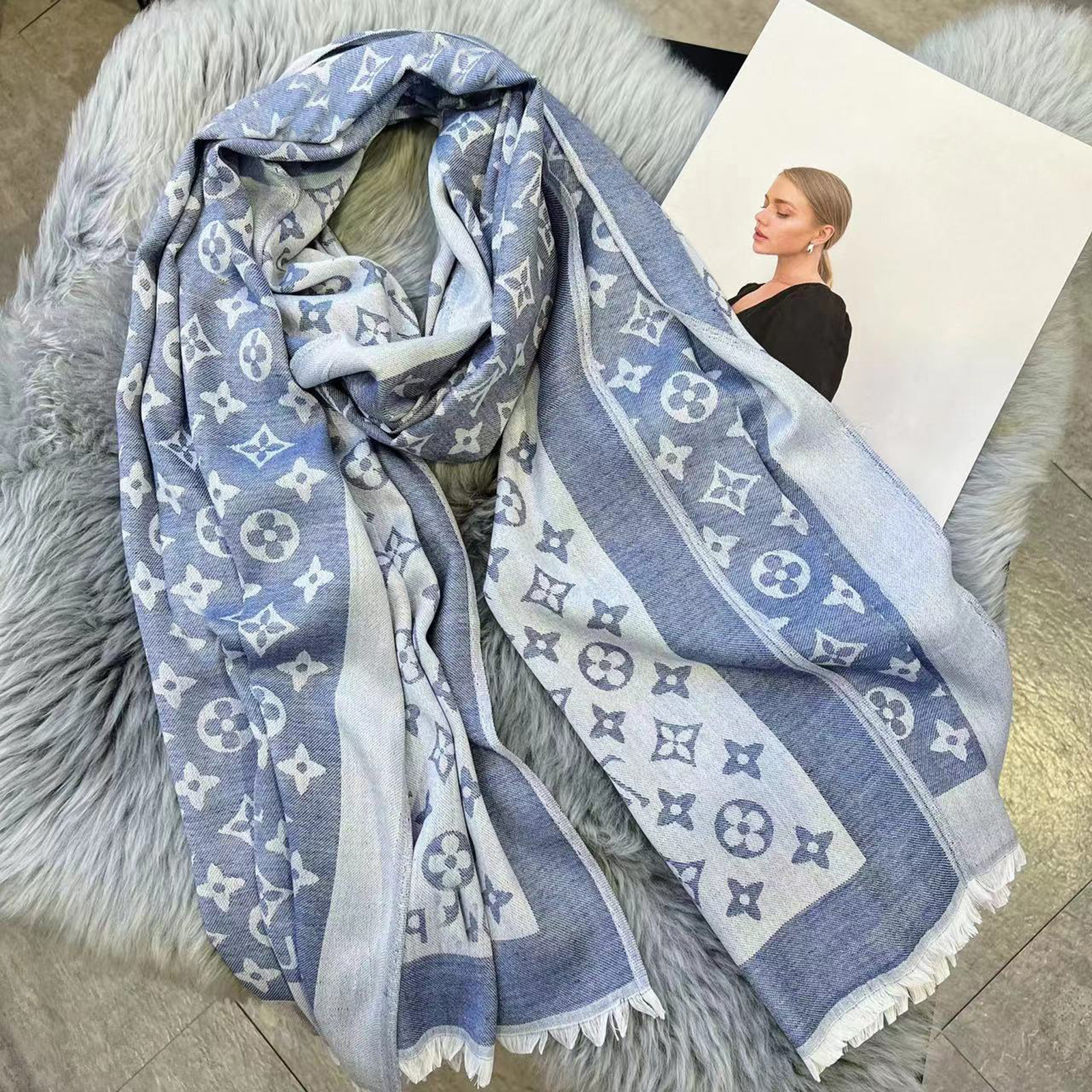 Top Designer Woman Silk Satin Old Flower Scarf Shawl Fashion Brand Luxury Letter Headband Small Headscarf Accessories Activity Gift Size 180-90CM 
Top Designer Woman Silk Satin Old Flower Scarf Shawl Fashion Brand Luxury Letter Headband Small Headscarf Accessories Activity Gift Size 180-90CM