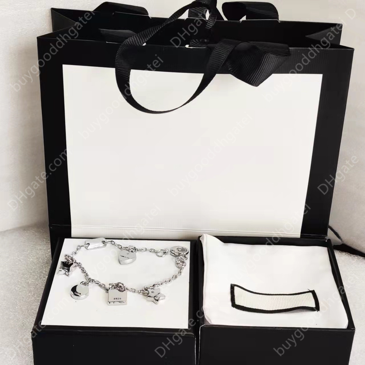 High Quality Designer Bracelet Chain Silverstar Butterfly Bracelets Top Chains Fashion Jewelry Supply
High Quality Designer Bracelet Chain Silverstar Butterfly Bracelets Top Chains Fashion Jewelry Supply