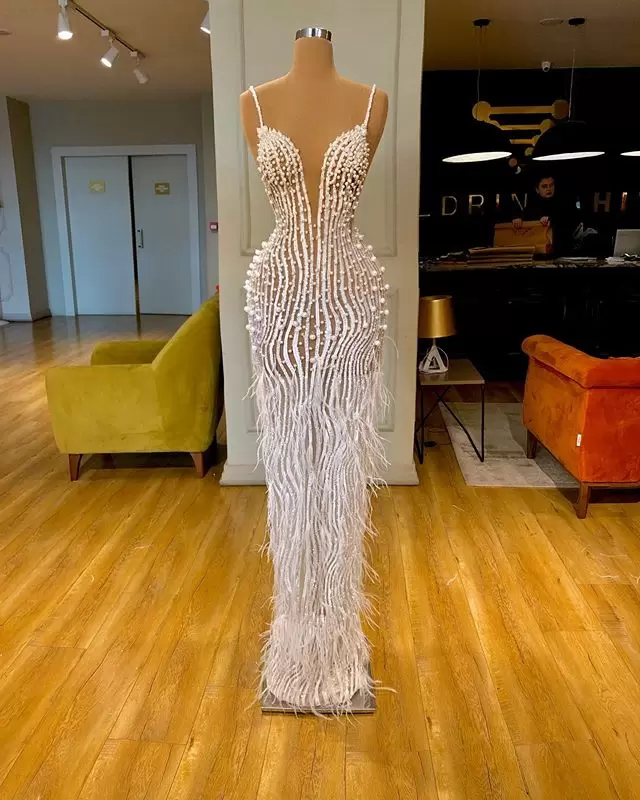 Wedding Dresses Ostrich Feather Sheath Column Crystal Bead Bridal Gowns Rhinestone Beading Petites Plus Size Custom Made BES121