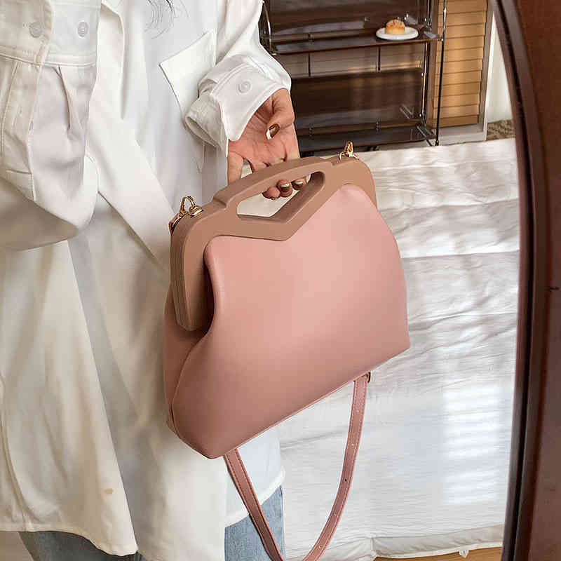 Venetas 2022 Bottegav Spring and Summer Pu Solid Color Single Shoulder Messenger Portable Dumpling Bag Candy Inverted Triangle Cloud Small, White
Venetas 2022 Bottegav Spring and Summer Pu Solid Color Single Shoulder Messenger Portable Dumpling Bag Candy Inverted Triangle Cloud Small, White