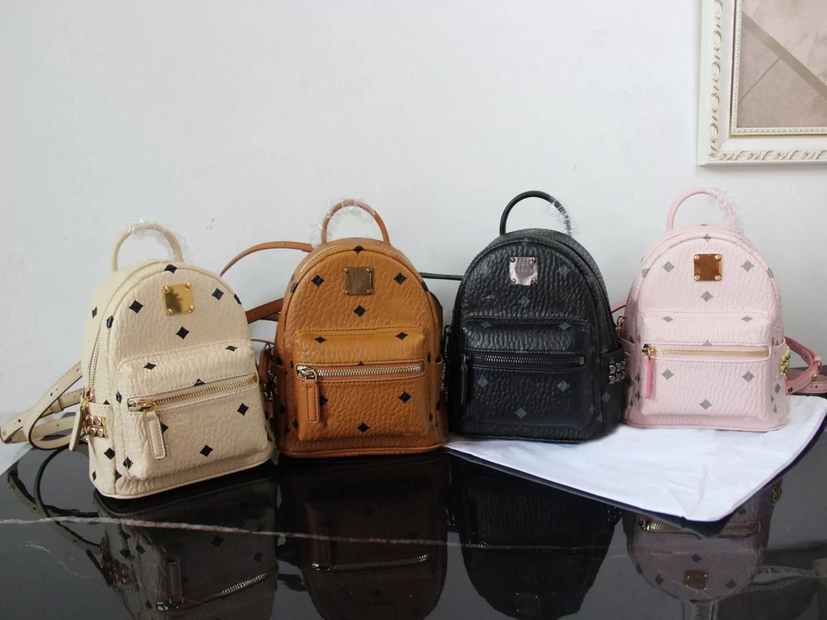 High quality fashion classic Stark backpack shoulder bag Luxury designer messenger bag for women men canvas handbag backpacks School famous 2022 40il#
High quality fashion classic Stark backpack shoulder bag Luxury designer messenger bag for women men canvas handbag backpacks School famous 2022 40il#