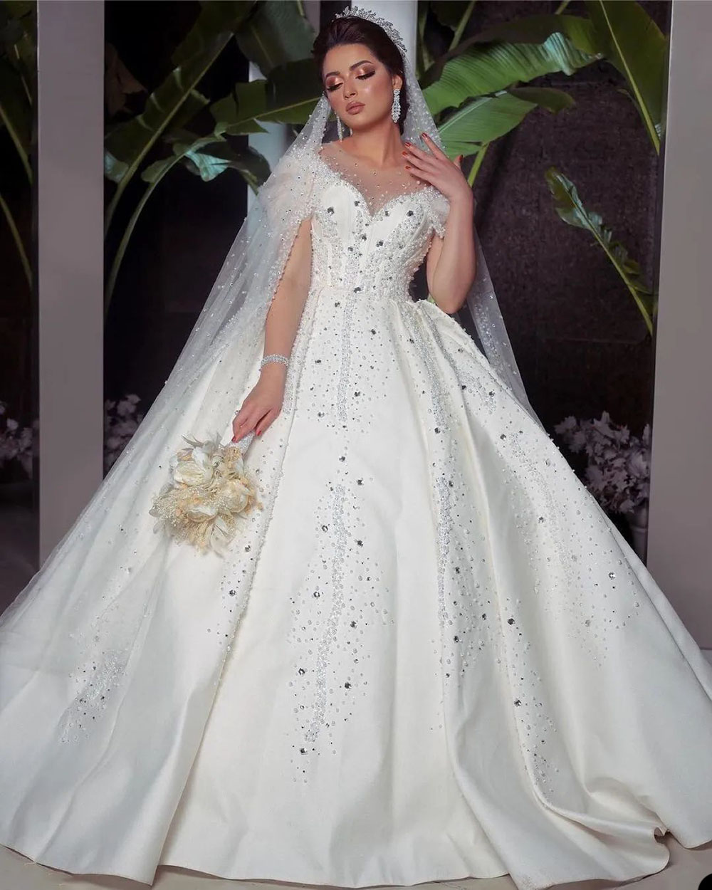 Exquisite Beads Crystal Wedding Dresses Ball Gown Scoop Neck Cap Sleeve Floor Length Arabic Bridal Dress Custom Made